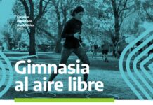 Gimnasia al aire libre en Plaza Juan Manuel de Rosas